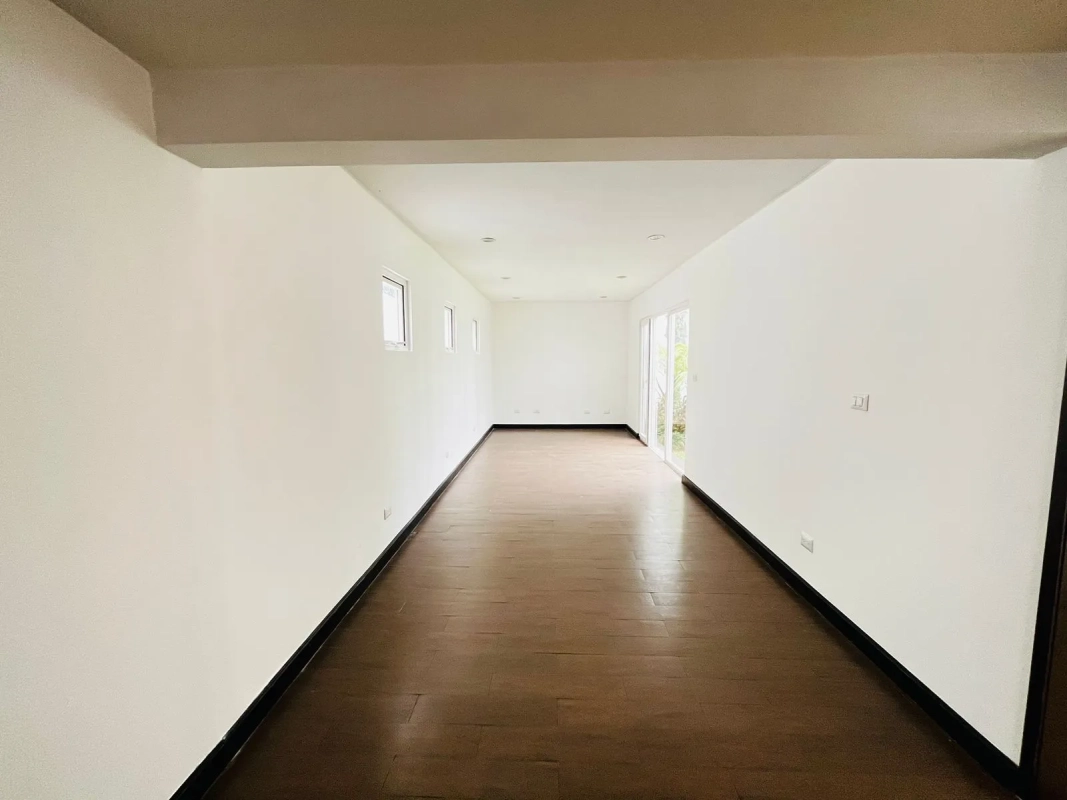Hermosa casa de 3 dormitorios con jardín y terraza en Zona 16