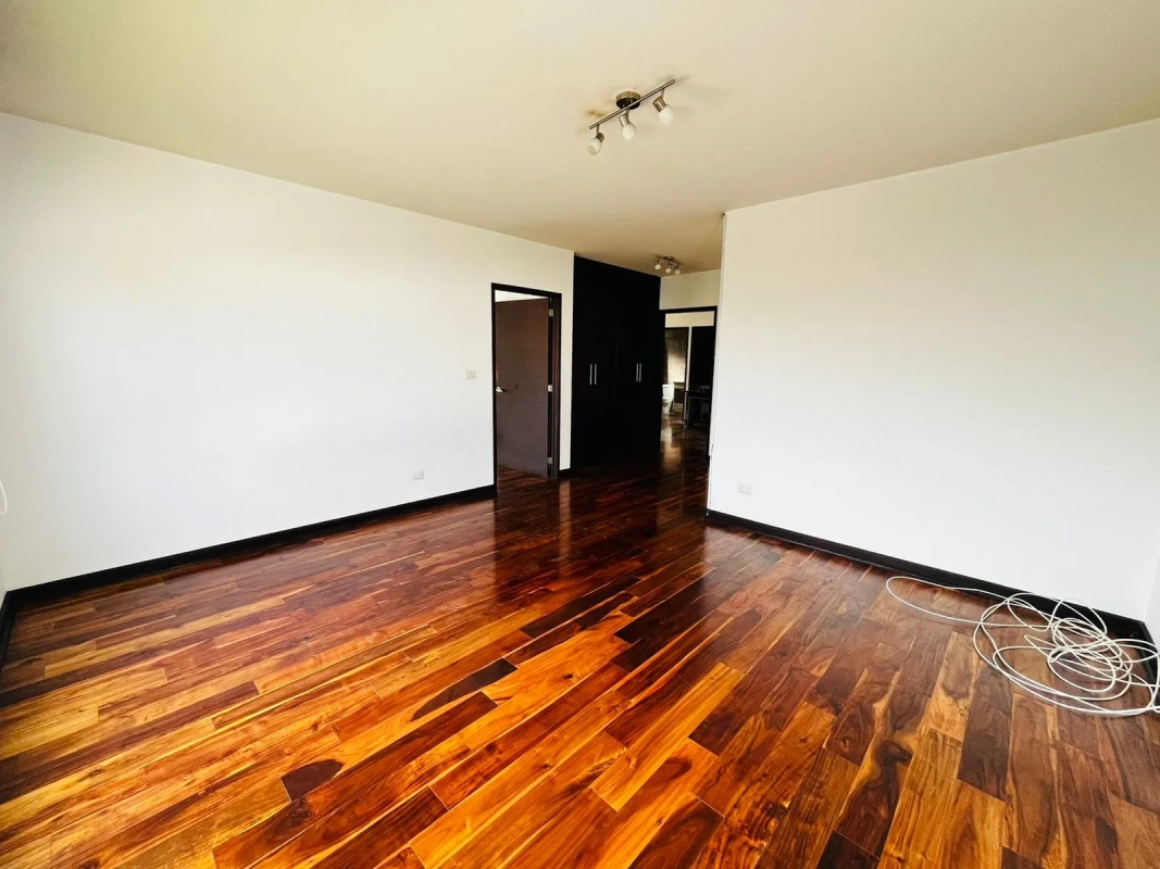 Hermosa casa de 3 dormitorios con jardín y terraza en Zona 16