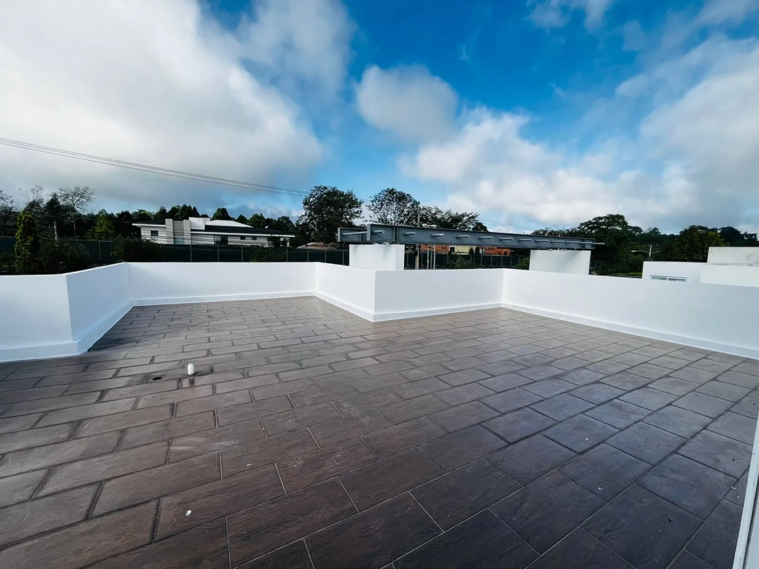 Hermosa casa de 3 dormitorios con jardín y terraza en Zona 16