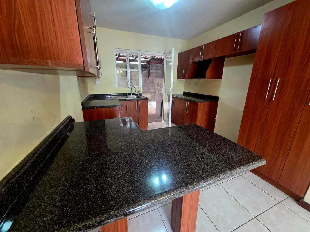 CASA EN VENTA VILLAS CAPRI CARRETERA AL SALVADOR