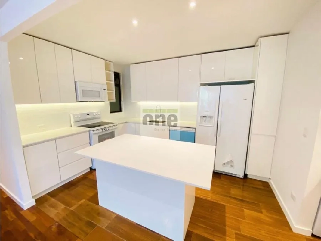 Apartamento de lujo de 242 Mts. en zona 10