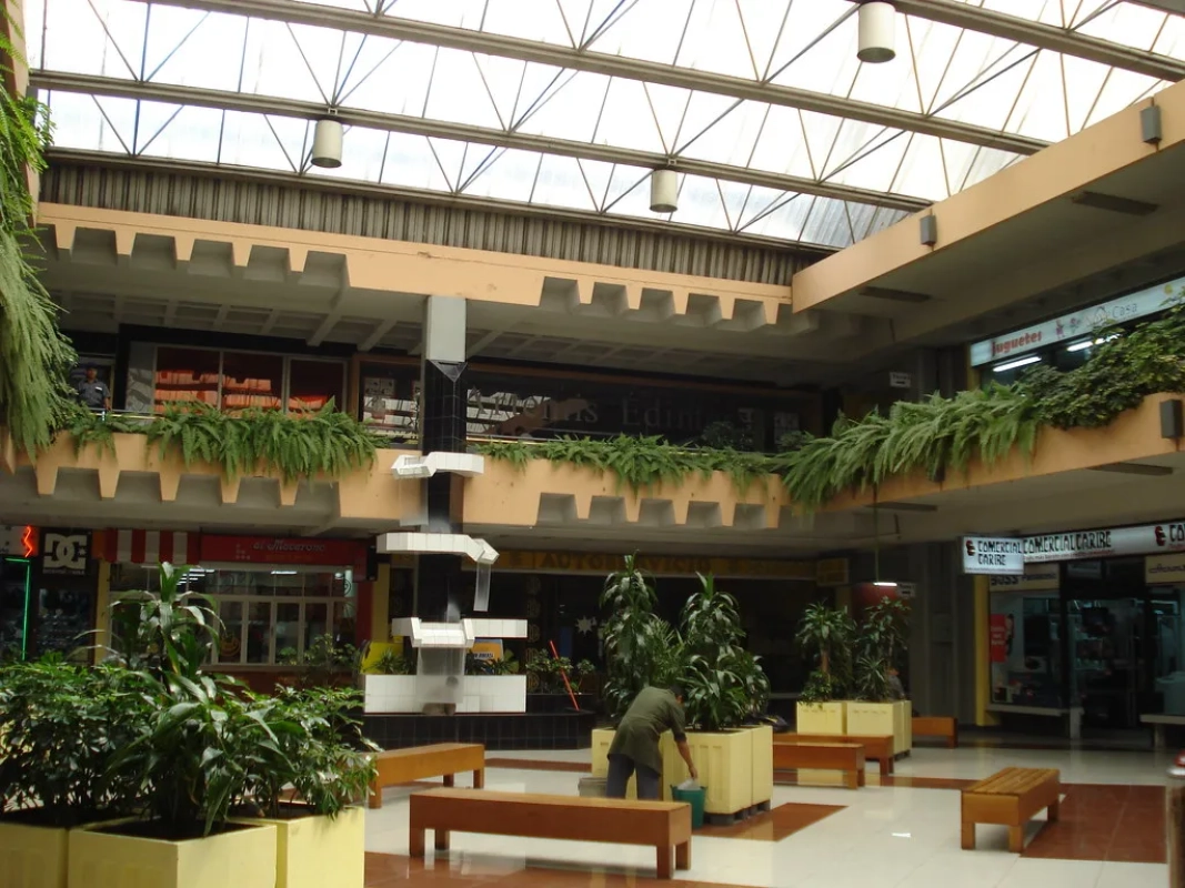 📍 LOCAL EN ALQUILER – GRAN CENTRO COMERCIAL | ZONA 4