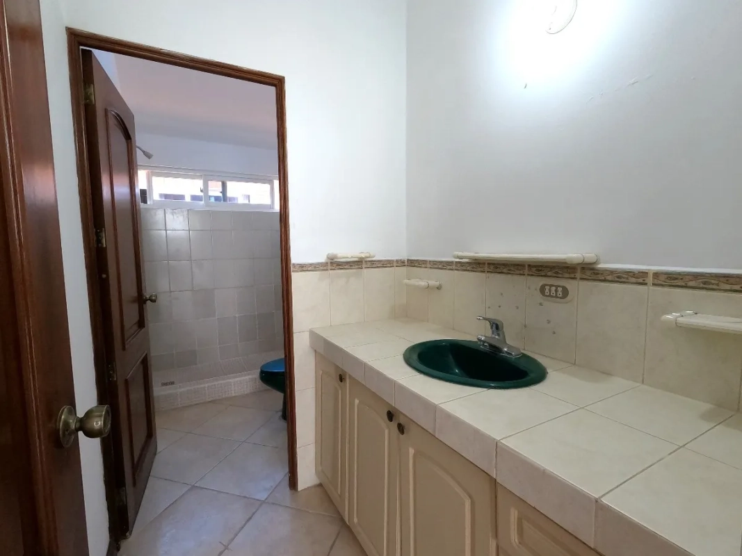 Casa en venta en Residenciales San Antonio km 16.5 Carretera a el Salvador