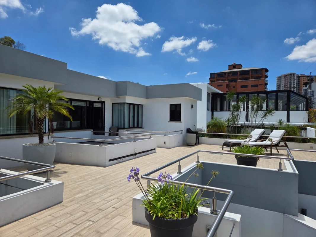 Casa en venta zona 15 con piscina