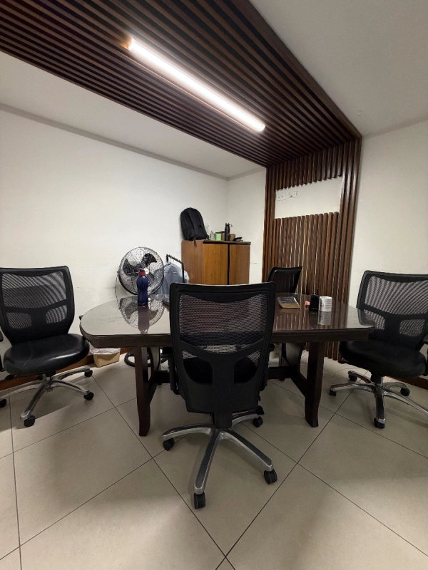 GEMINIS 10 – OFICINA EN RENTA – ZONA 10 (FRENTE A AVIA)