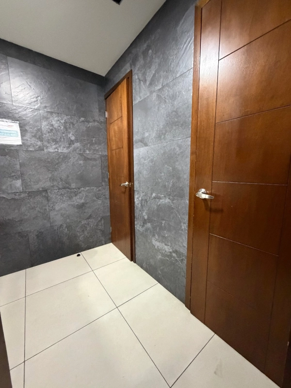 GEMINIS 10 – OFICINA EN RENTA – ZONA 10 (FRENTE A AVIA)