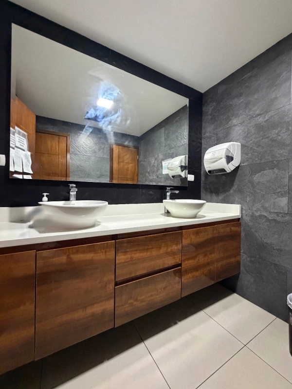 GEMINIS 10 – OFICINA EN RENTA – ZONA 10 (FRENTE A AVIA)