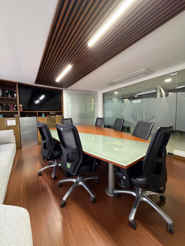 GEMINIS 10 – OFICINA EN RENTA – ZONA 10 (FRENTE A AVIA)