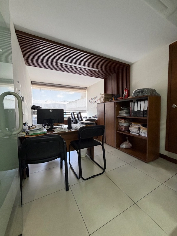 GEMINIS 10 – OFICINA EN RENTA – ZONA 10 (FRENTE A AVIA)