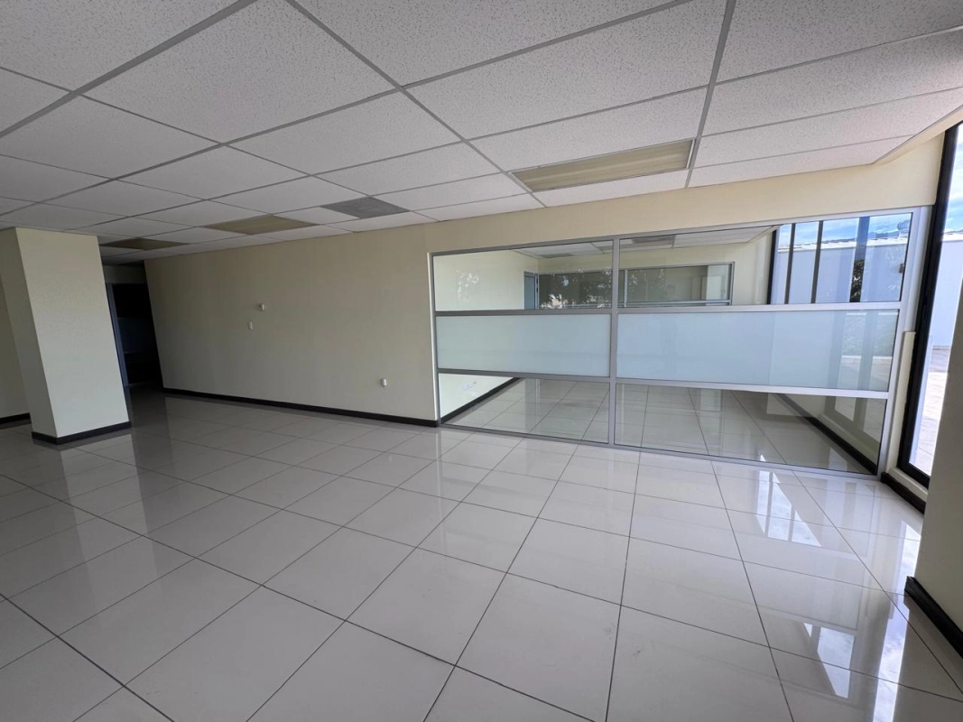 EDIFICIO EN RENTA, ZONA 10