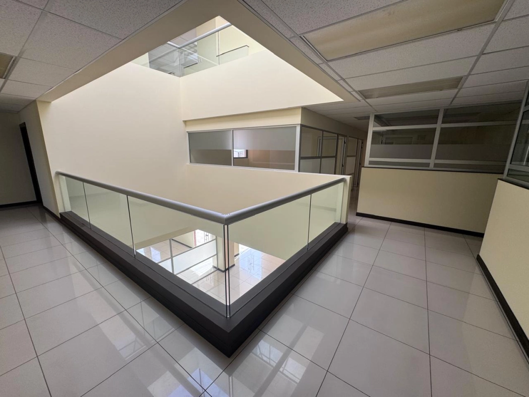 EDIFICIO EN RENTA, ZONA 10