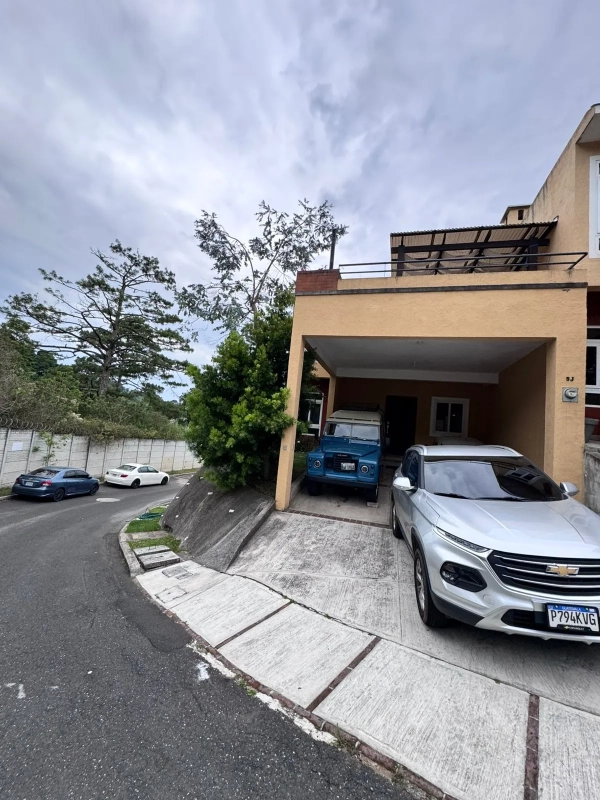 📍 CASA EN ALQUILER – ESQUINA + JARDÍN | BOSQUES DE ARRAZOLA | KM 18.5 CES